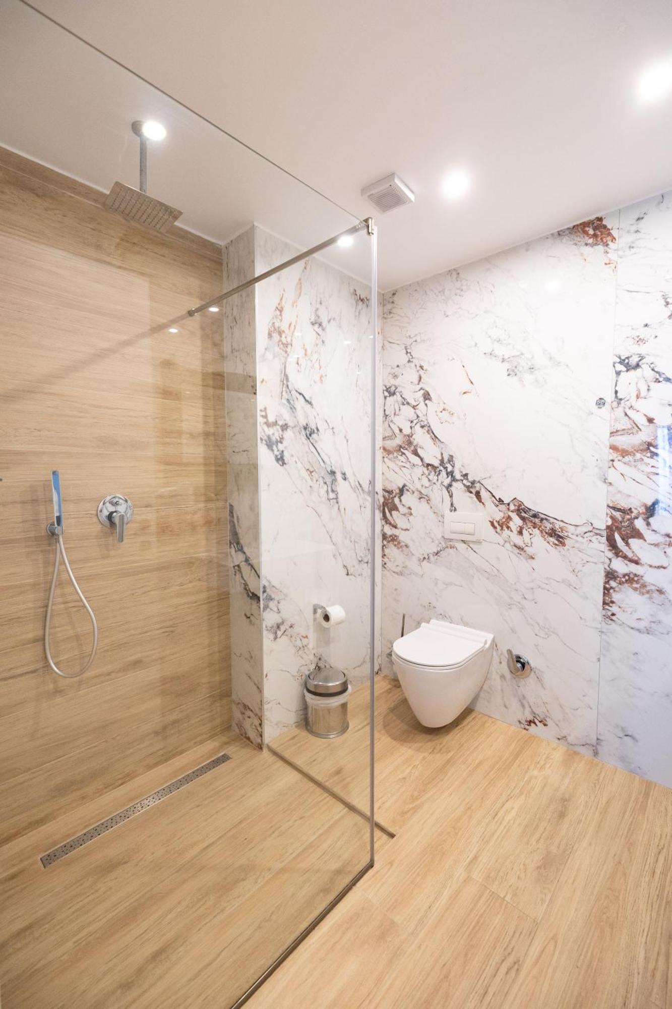Suite con Balcone e Vista Mare Laterale