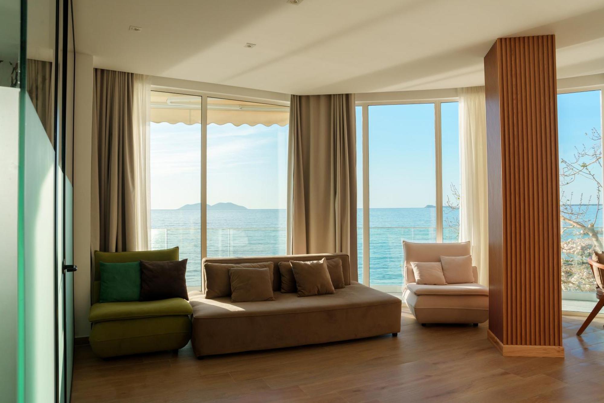Deluxe Queen Suite