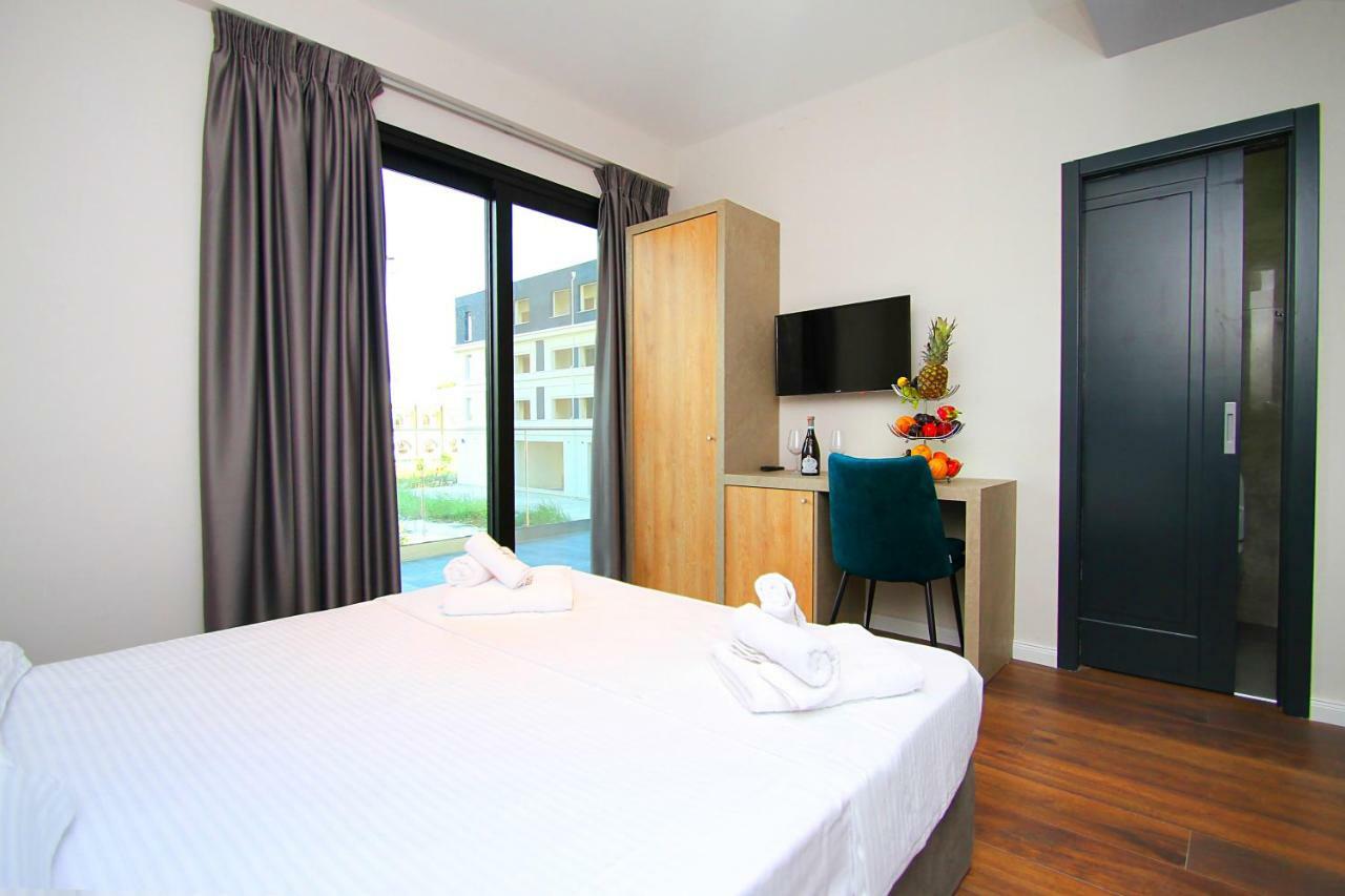 Double Room with Mountain View,833178896:JPEG